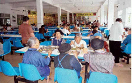 6月26日，江油市 集中安置点为受灾群众提供饮食（四川省民政厅  提供）.PNG